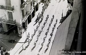 ORAN 1943 DEFILE PLACE DES VICTOIRES (1)